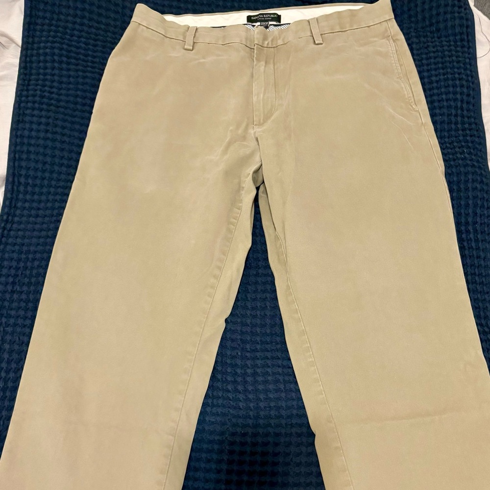 Banana Republic Gavin Chino men’s 33 W x 32 L‎ khaki
